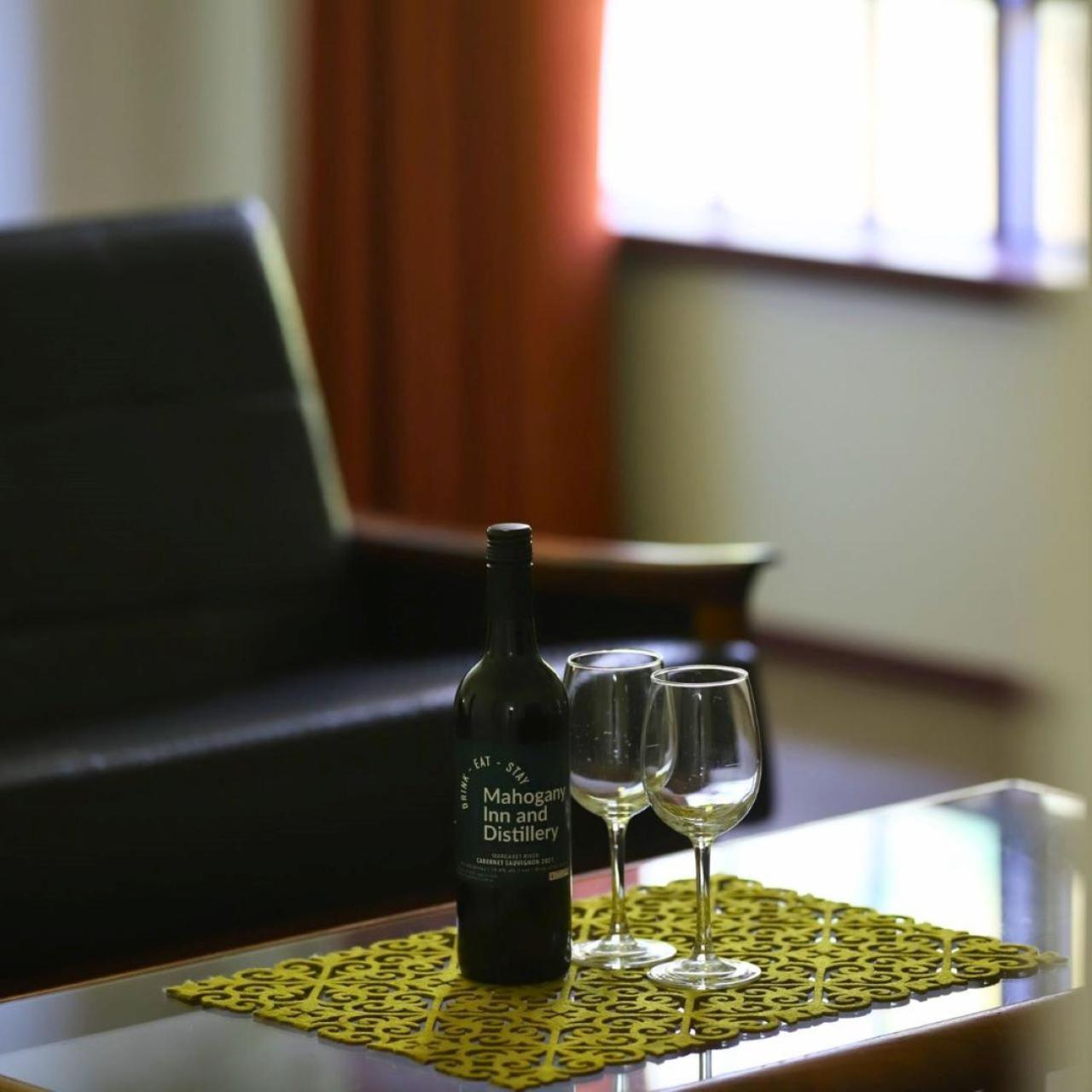 Mahogany Inn And Distillery Mahogany Creek ภายนอก รูปภาพ