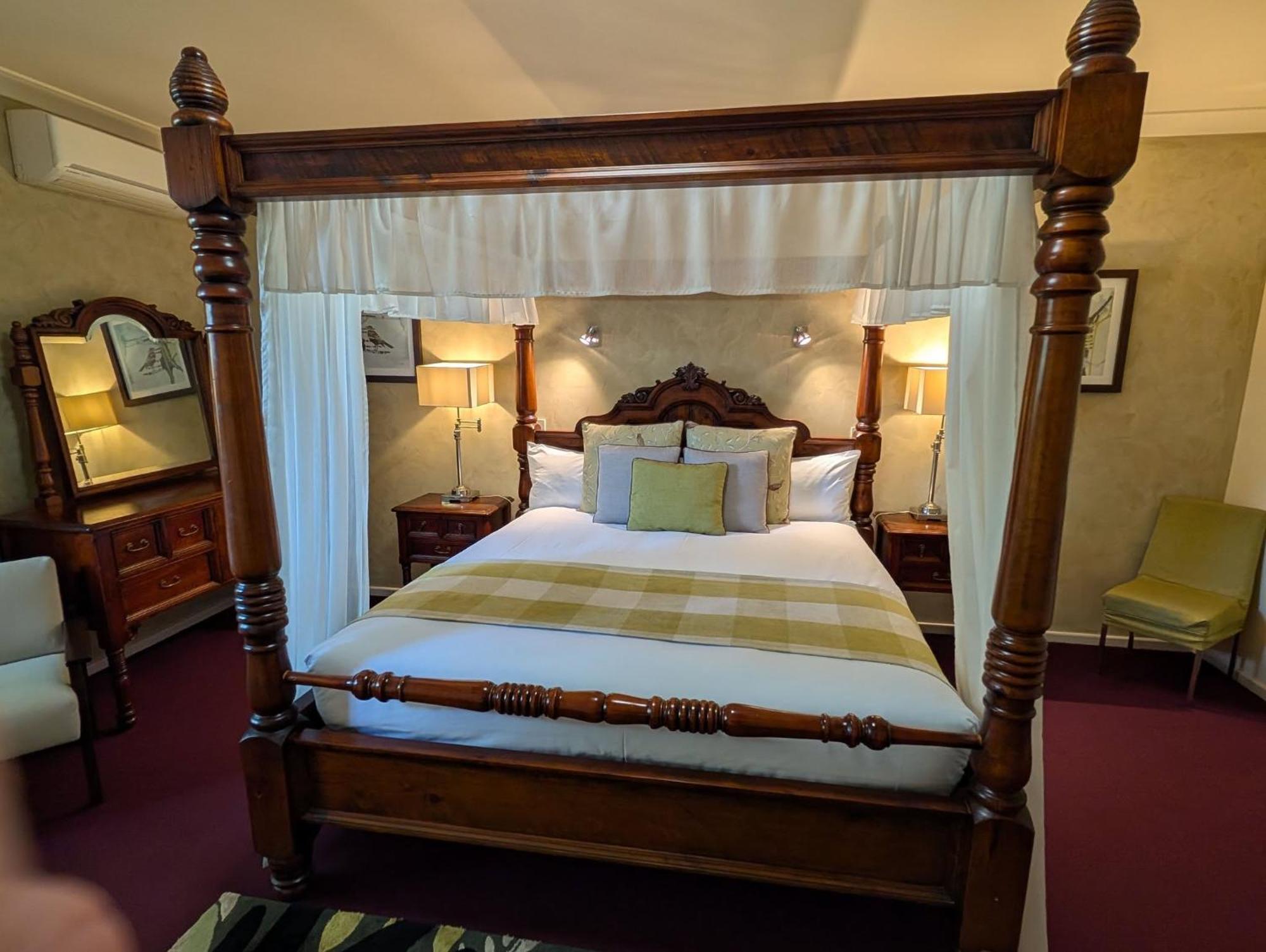 Mahogany Inn And Distillery Mahogany Creek ภายนอก รูปภาพ